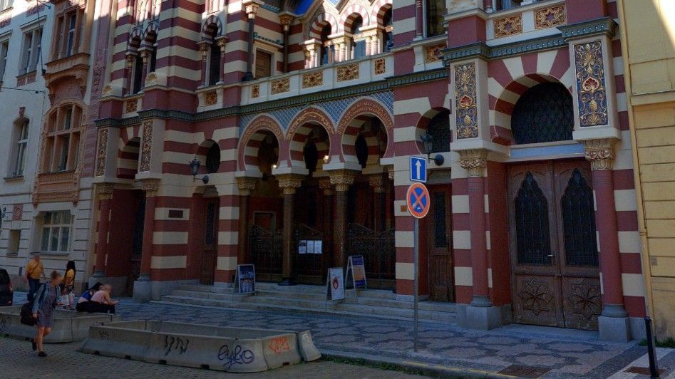U synagogy v centru Prahy se našlo podezřelé zavazadlo, policie vyslala pyrotechnika